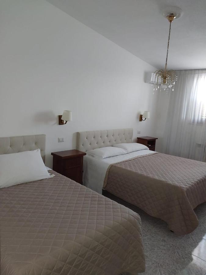 Speedy Guest Rooms - Camere Vicino Aeroporto E Fiera Fiumicino Exterior photo